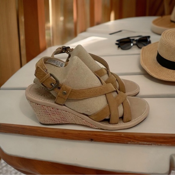 NWOT Ugg wedge Sandals - Picture 2 of 7